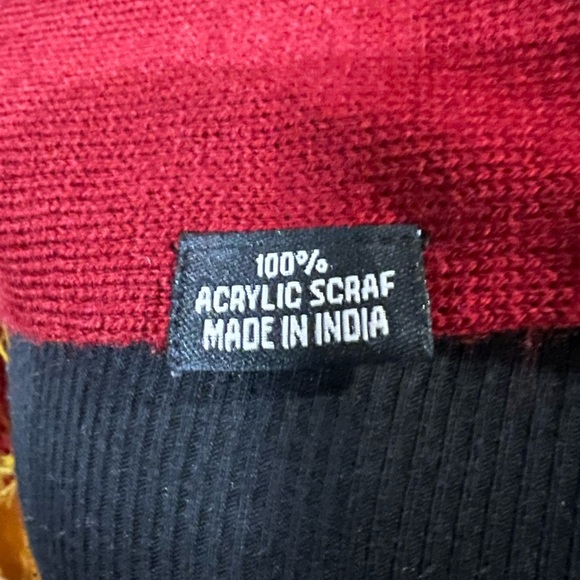 Harry Potter Gryffindor Themed House Scarf - Picture 5 of 5